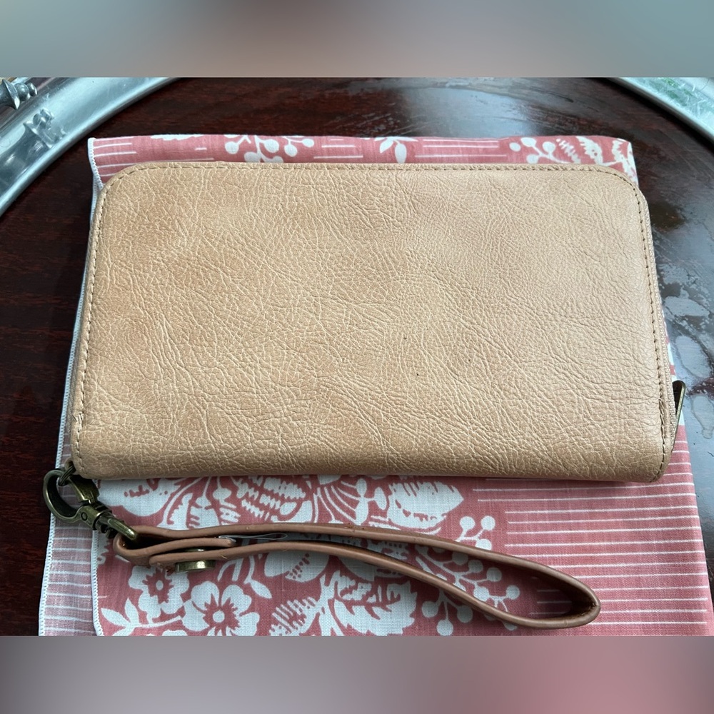 Large wallet with wristlet strap (detachable)